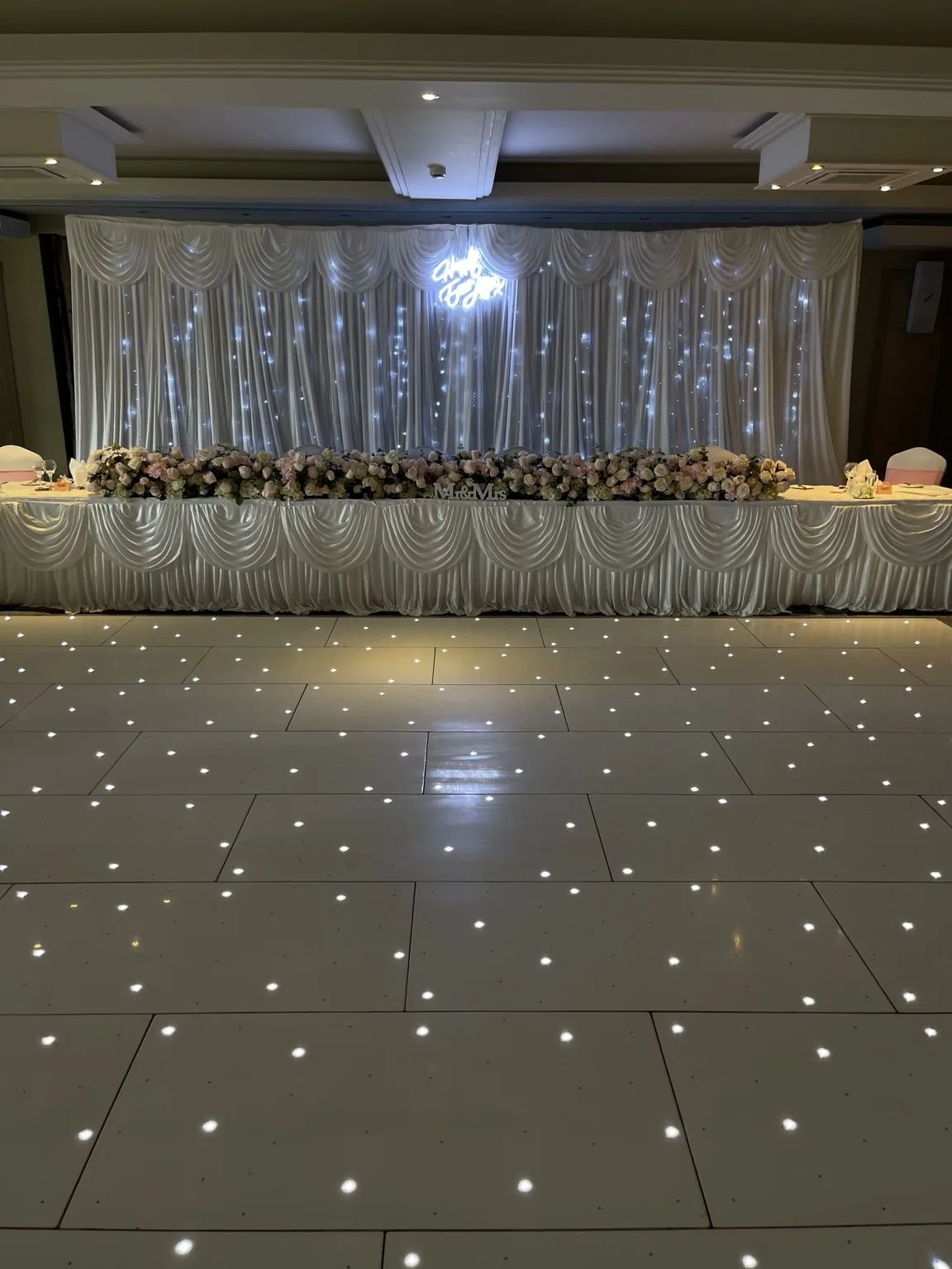 LED floor and backdrop at Dalziel Park White starlit dance floor and illuminated backdrop at Dalziel Park